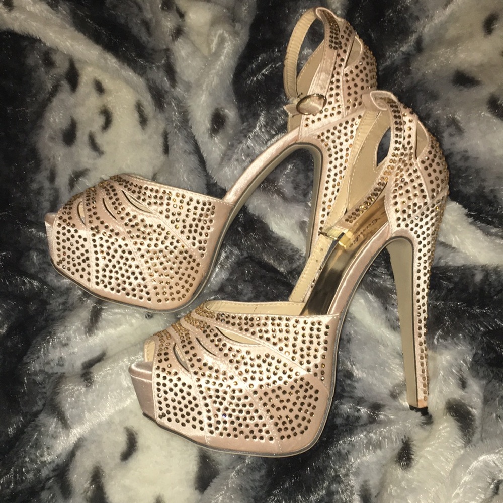 Heels - Picture 2 of 3